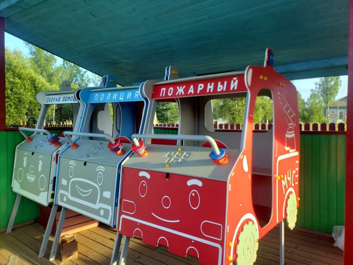 В монтаже игровых элементов помогли родители воспитанников дошкольного учреждения.