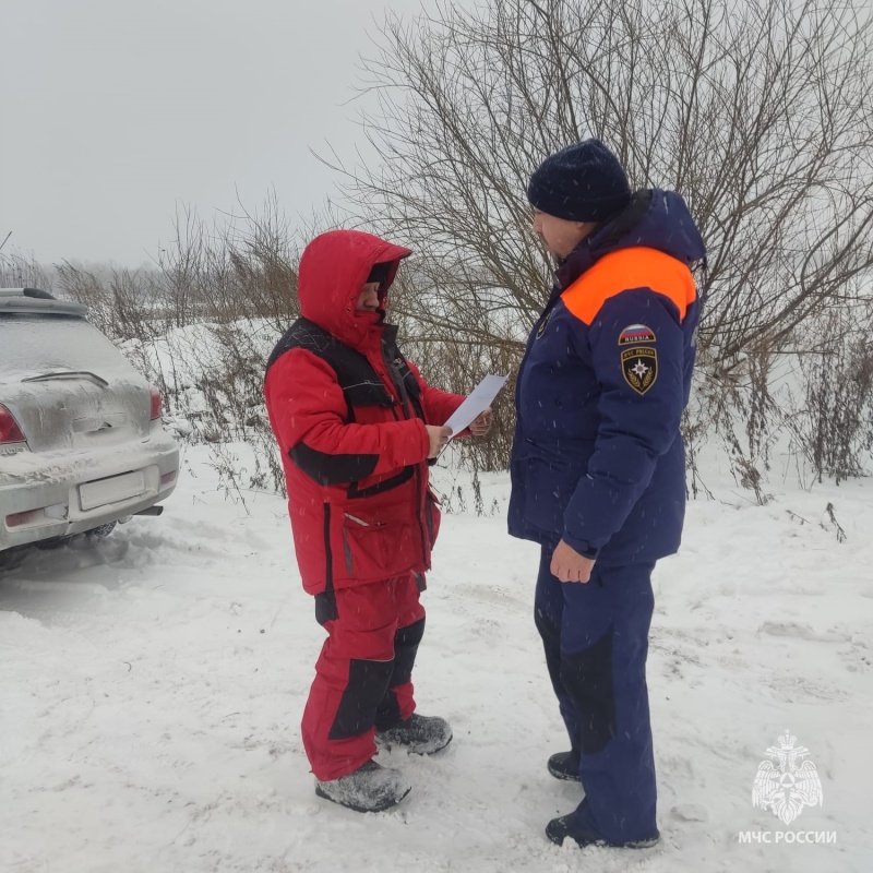 Любителям подледной рыбалки напомнили правила безопасности