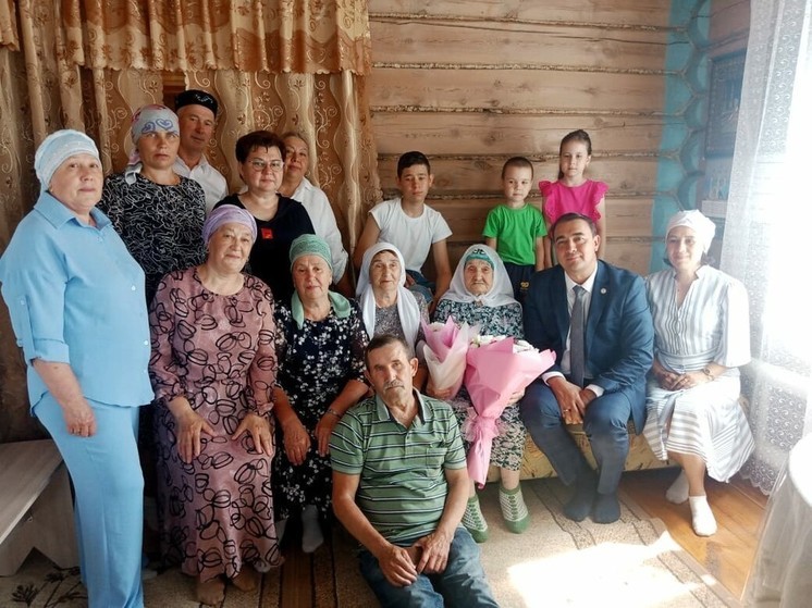 Хуршитбану Исхакову в селе Татарстана поздравили со столетием