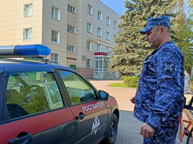 Сотрудники Росгвардии присоединились к Всероссийской акции «Бессмертный автополк» в Тамбовской области