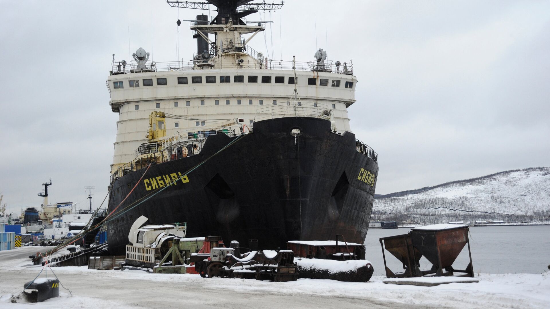 Северный морской путь караван судов. Отсюда отходит ледокол. Атомный ледокол сибирь. Арктика ледокол, 1972. Сибирь ледокол 22220.