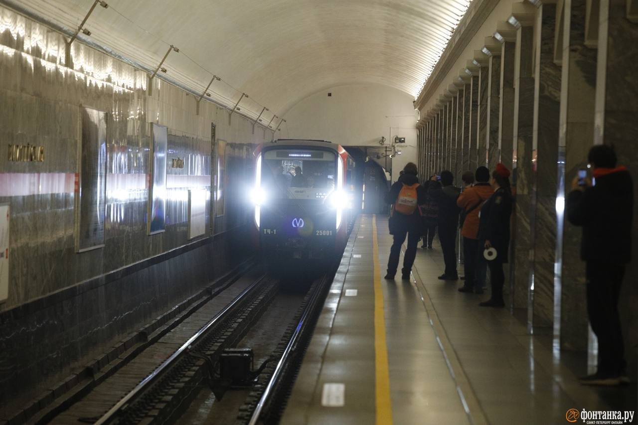 балтиец поезд метро спб