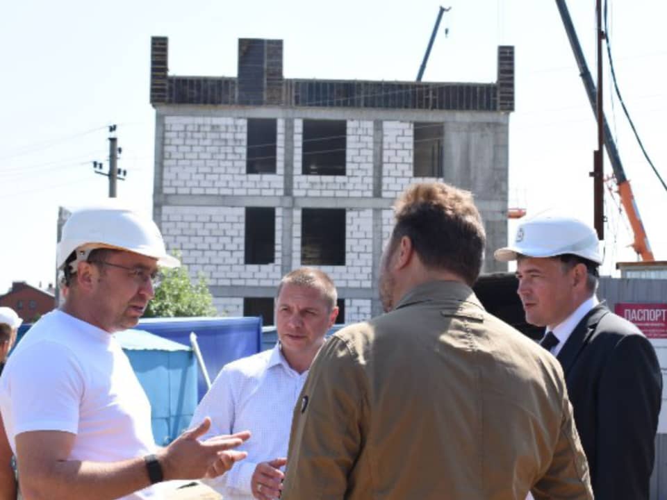 Минстрой рассказал о ходе строительства поликлиник в Новинках и Новой Кузнечихе