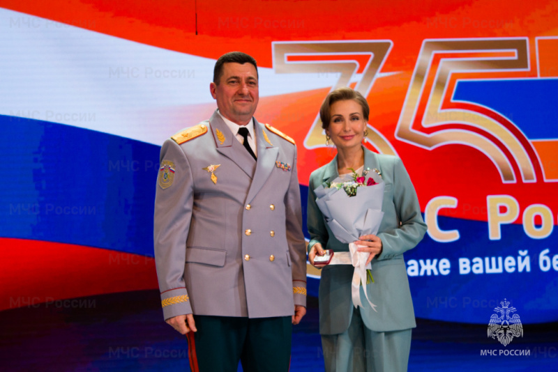 За вклад в безопасность Югры: состоялась торжественная церемония награждения спасателей