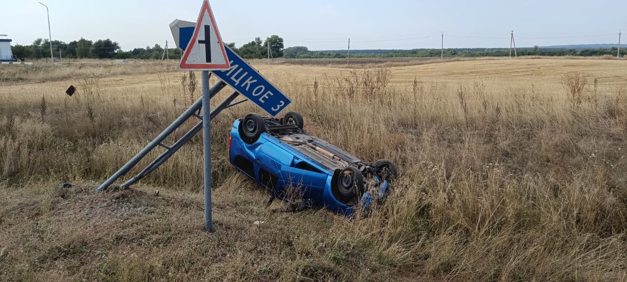 Бугульма бузулук. Опрокидывание автомобиля. Авария в Бузулукском районе. ДТП на трассе Бузулук Бугуруслан.