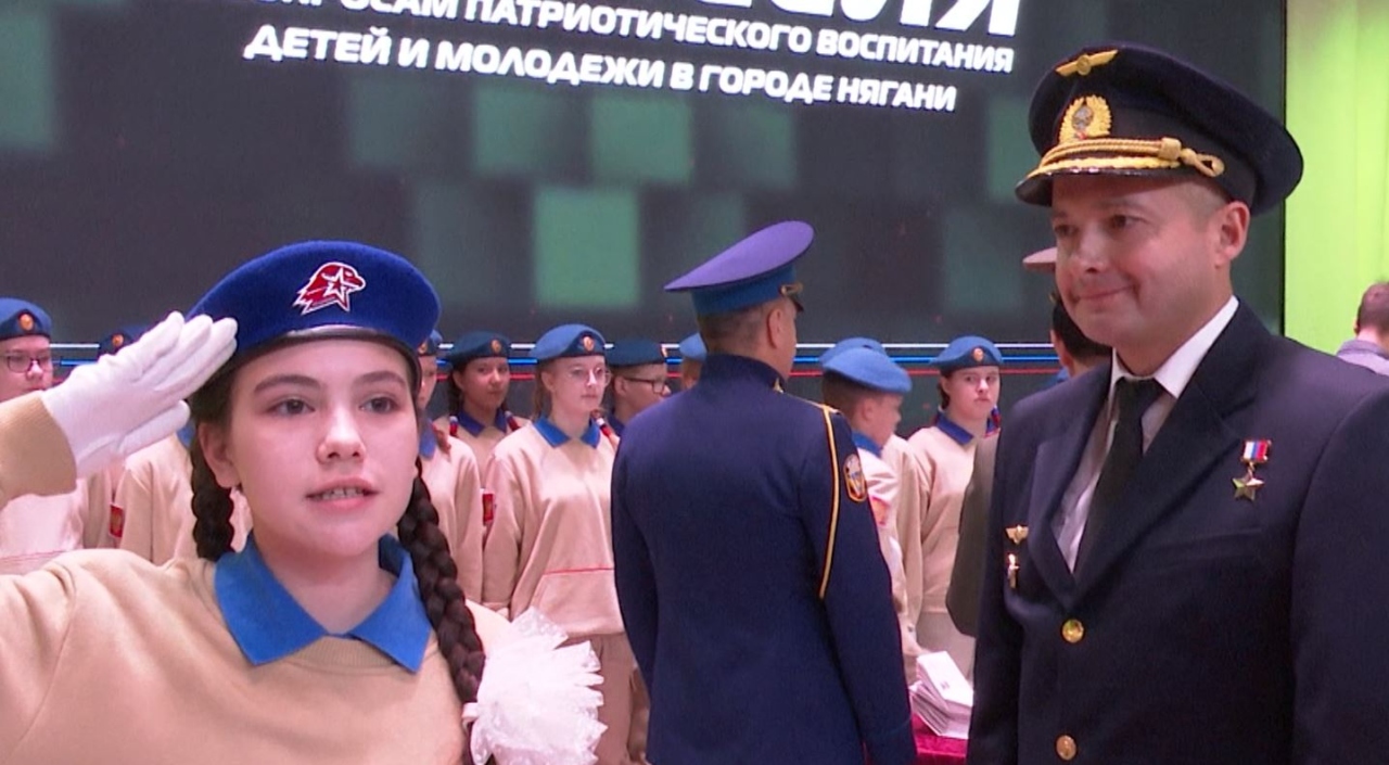 Герой России Дамир Юсупов встретился с няганской молодежью