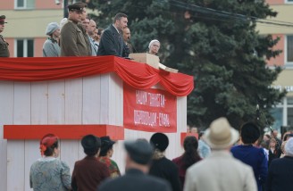 Впервые в Челябинске состоялась историческая реконструкция отправки на фронт добровольцев-танкистов