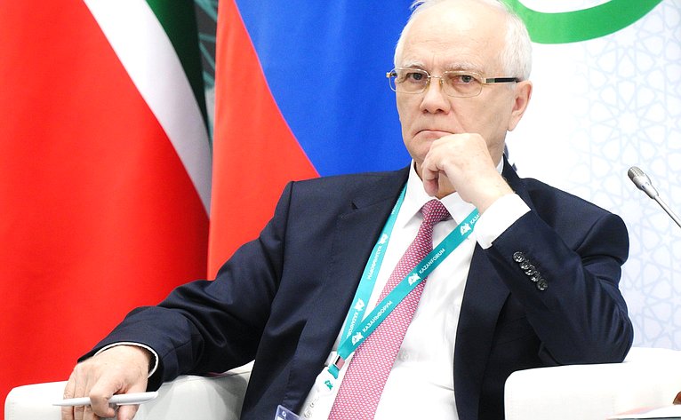 Сессия «Большое Евразийское партнёрство: стратегия развития». XVII Международный экономический форум «Россия – Исламский мир: KazanForum»