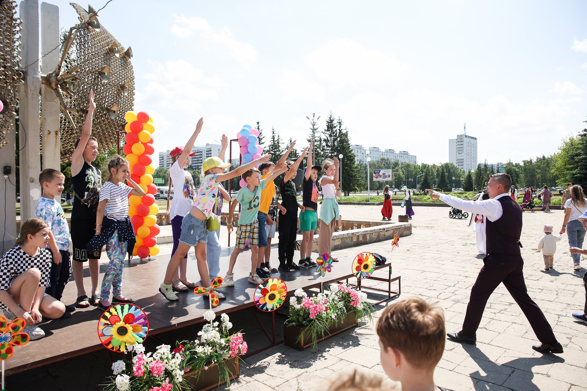 С праздником навруз. Праздник города набережные челны. Сабантуй 2021 в татарстане. Майдан парка прибрежный набережные челны. С днем республики татарстан.