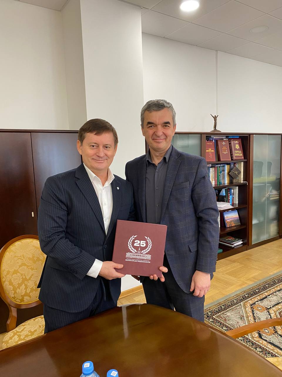 photo_5294125978274090453_y