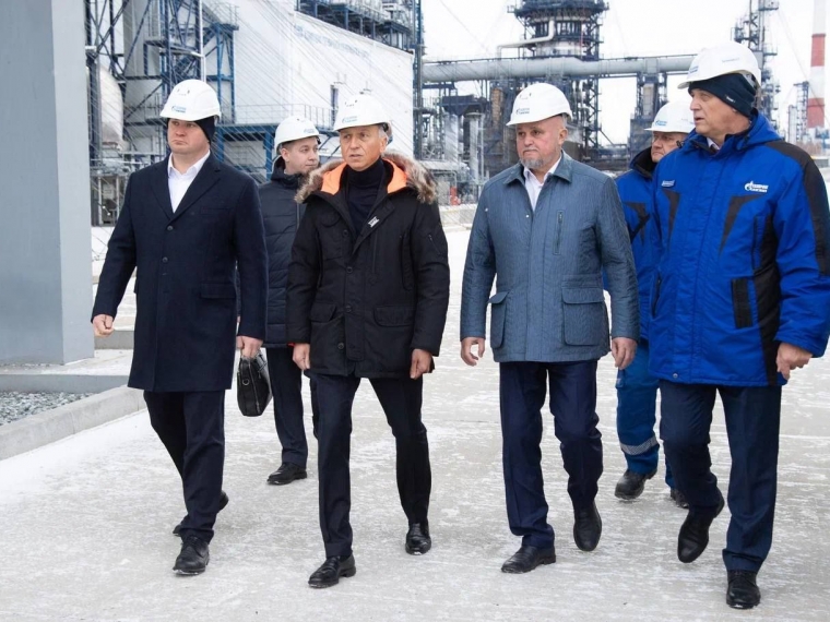 Омский НПЗ посетили Цивилев, Хоценко и Дюков 