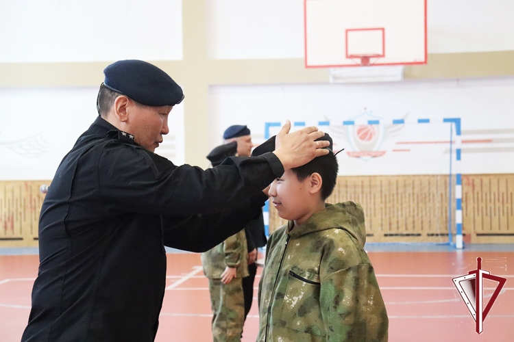 В школе микрорайона Прометей г. Якутска открылся военно-патриотический класс «Гвардейская смена» 