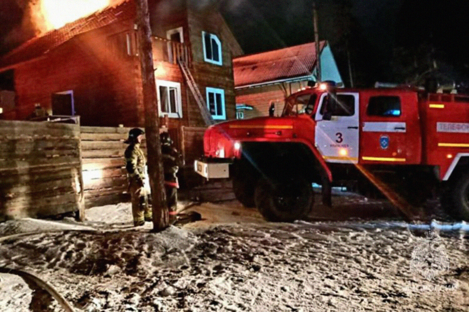 пожары. пожары бурятии 2022. пожар в 120 квартале улан-удэ. пожар в доме. пожар в улан удэ сегодня.