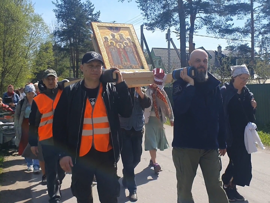 Православная Вырица встречает крестный ход