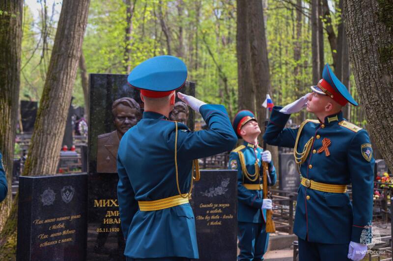 В Академии гражданской защиты МЧС России почтили память генерал-лейтенанта Дмитрия Ивановича Михайлика