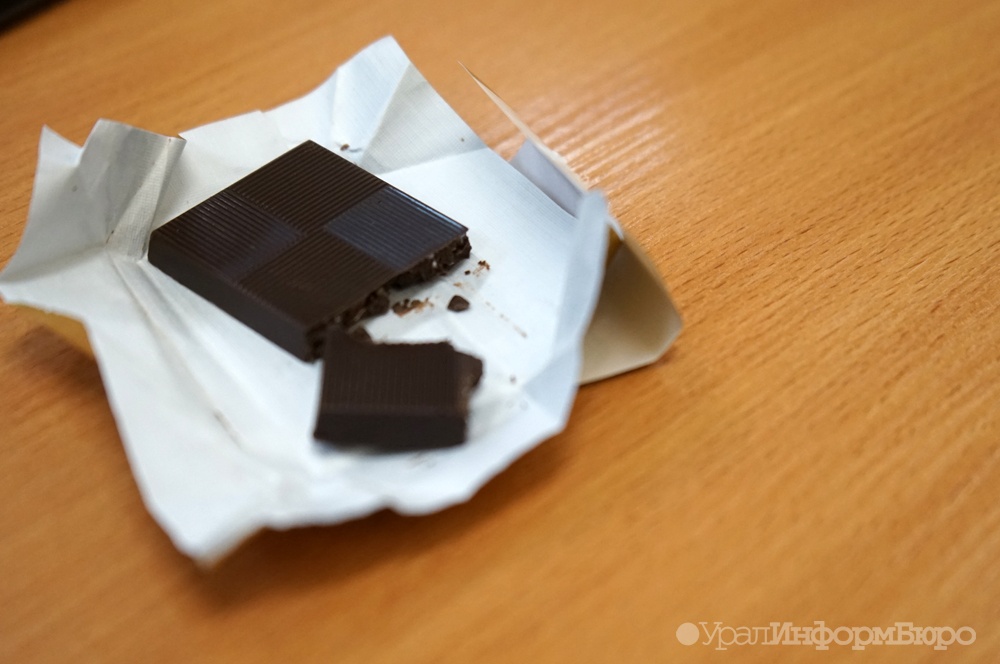 Шоколадка стоит 20 150. Бритвенных лезвиях в конфетах.