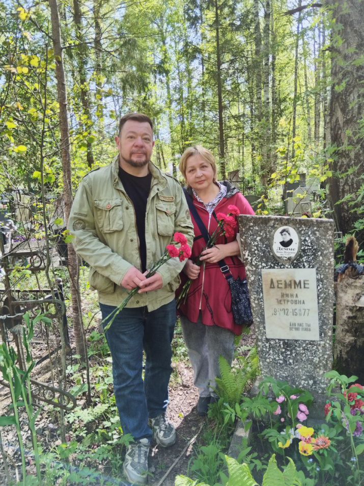 Председатель Костромского отделения РГО Дмитрий Шнур и автор книги о Нине Демме, журналист Зинаида Николаева