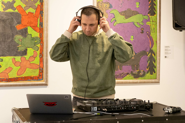 «Какая разница: татарскую музыку сочетать с электронной или нетатарскую? Может быть и узбекская национальная музыка, семплированная с электронной, и турецкая»