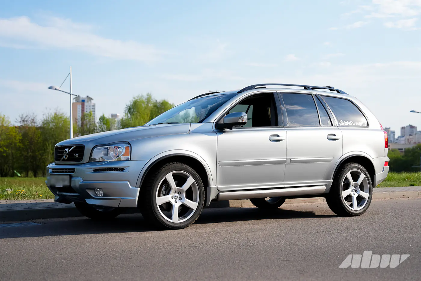 «Эта машина провоцирует своей мощностью»: история редкого Volvo XC90 с мотором V8