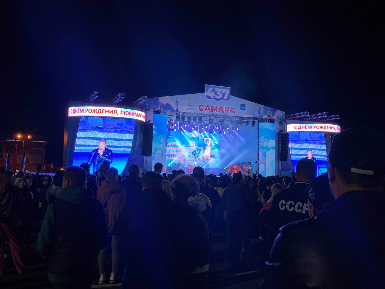 митинг. елка самара на площади куйбышева 2023. площадь куйбышева в самаре 2023.