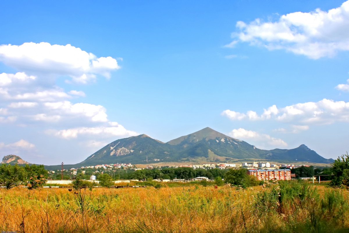 Лермонтов город. Стадион в городе лермонтов. Лермонтов город. Достопримечательности города лермонтова ставропольского края. Горд лермонтов.