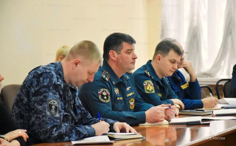 Участие представителей МЧС России в заседании КЧС по вопросам паводковой готовности и противопожарного обеспечения