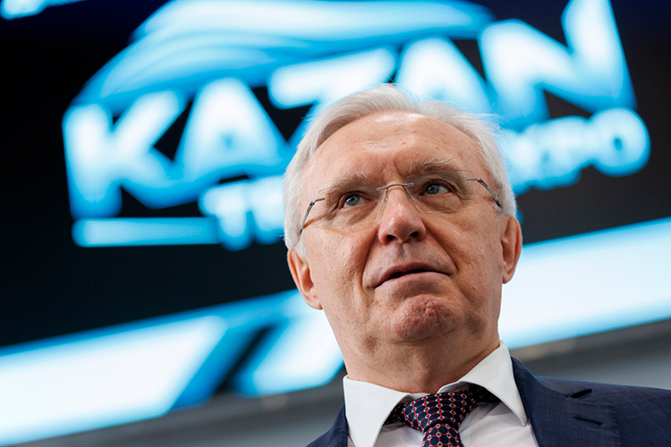 По словам Когогина, компания чувствует себя «гораздо лучше рынка» за счет антикризисных мер, которые своевременно принял менеджмент. О каких мерах идет речь, гендиректор завода не уточняет