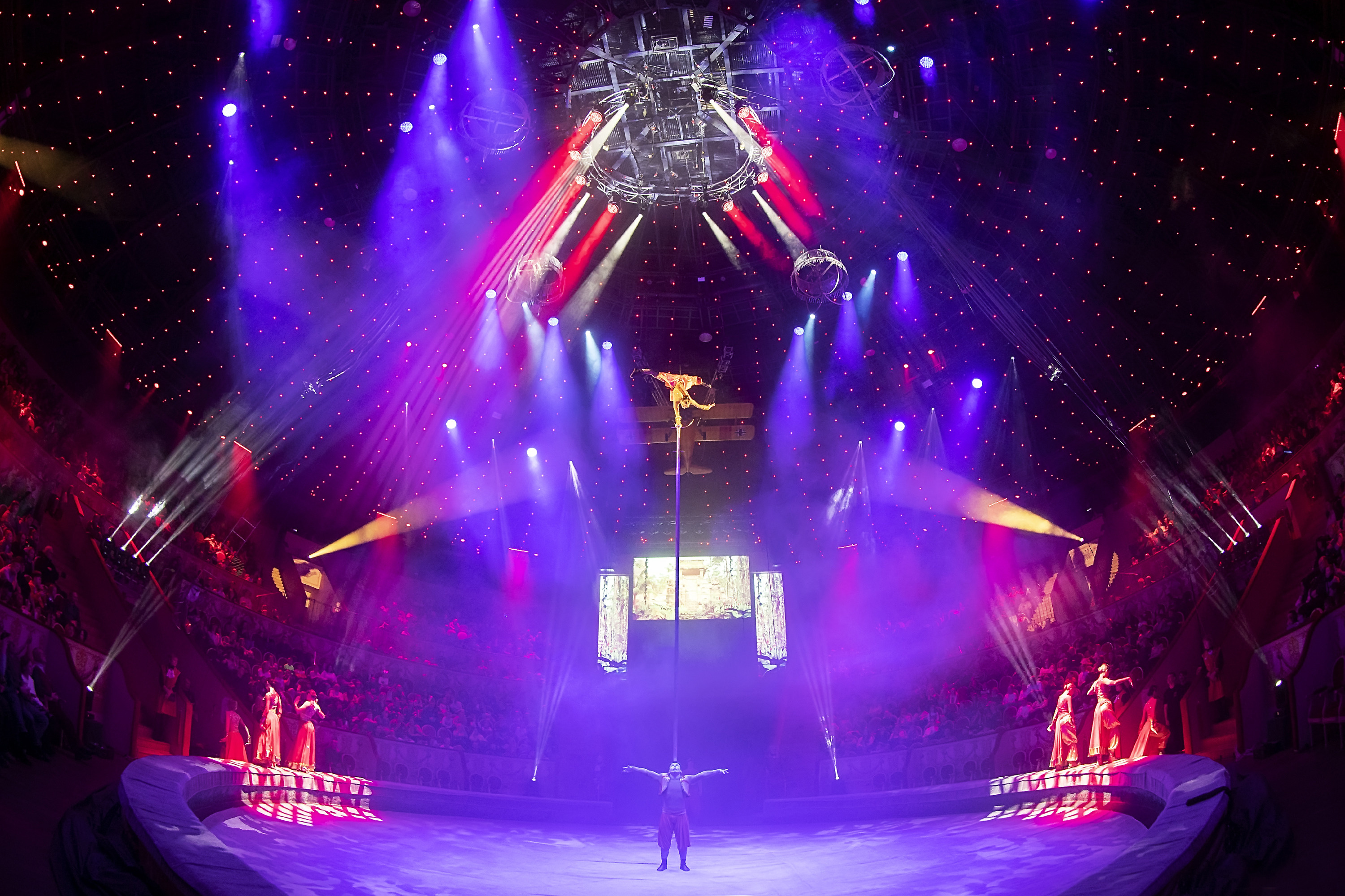 цирк на вернадского новогоднее представление. новогоднее представление братьев запашных 2023. новогоднее представление братьев запашных 2023. цирк фото. запашные 2023.