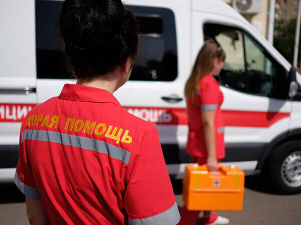 В Славянском районе обломки БПЛА упали на машину, пострадала женщина