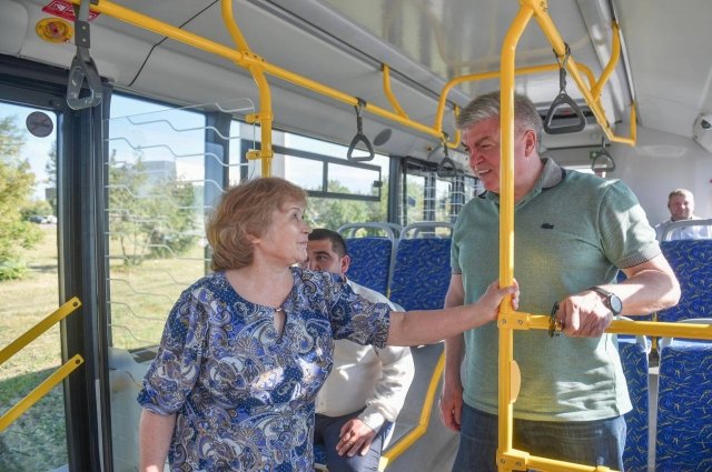 Картинка пассажиры в автобусе