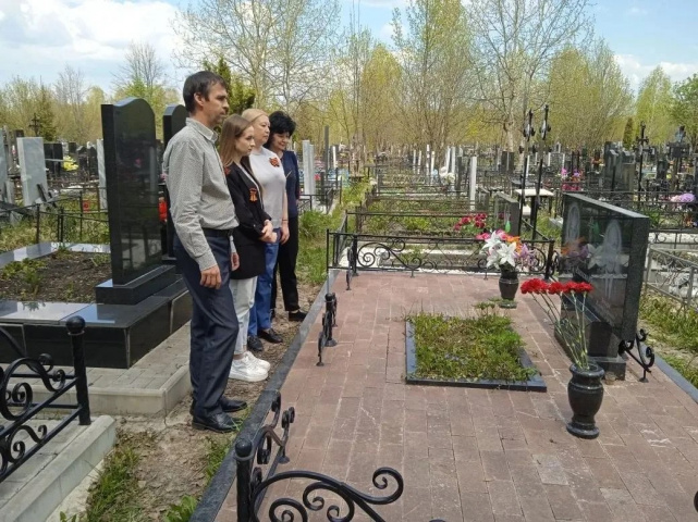 возложение цветов на могилу Александрова