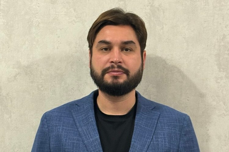 Айрат Зиазов: «Околохоккейные люди посчитали, что мы назло «Нефтехимику» подписали контракт с «Адмиралом». Это не так»