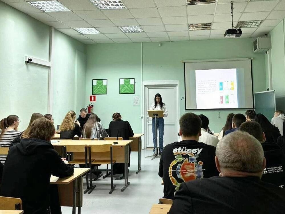 Студентам из Сергиева Посада рассказали, для чего нужно сортировать мусор