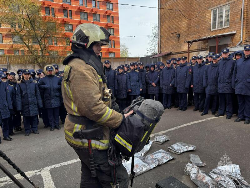 Огнеборцы южного округа столицы провели познавательное занятие для студентов профильного колледжа
