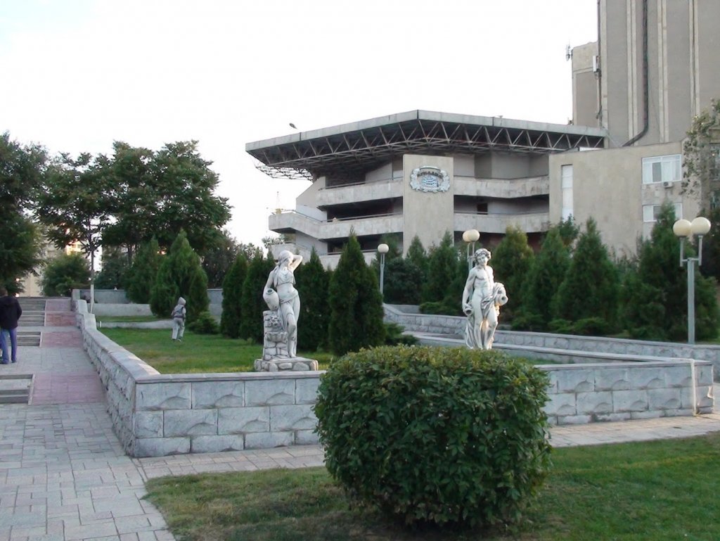 театр аркадия астрахань. музыкальный театр астрахань парк аркадия. парк аркадия астрахань улица калинина 51. астраханский летний театр аркадия. парк аркадия астрахань афиша.