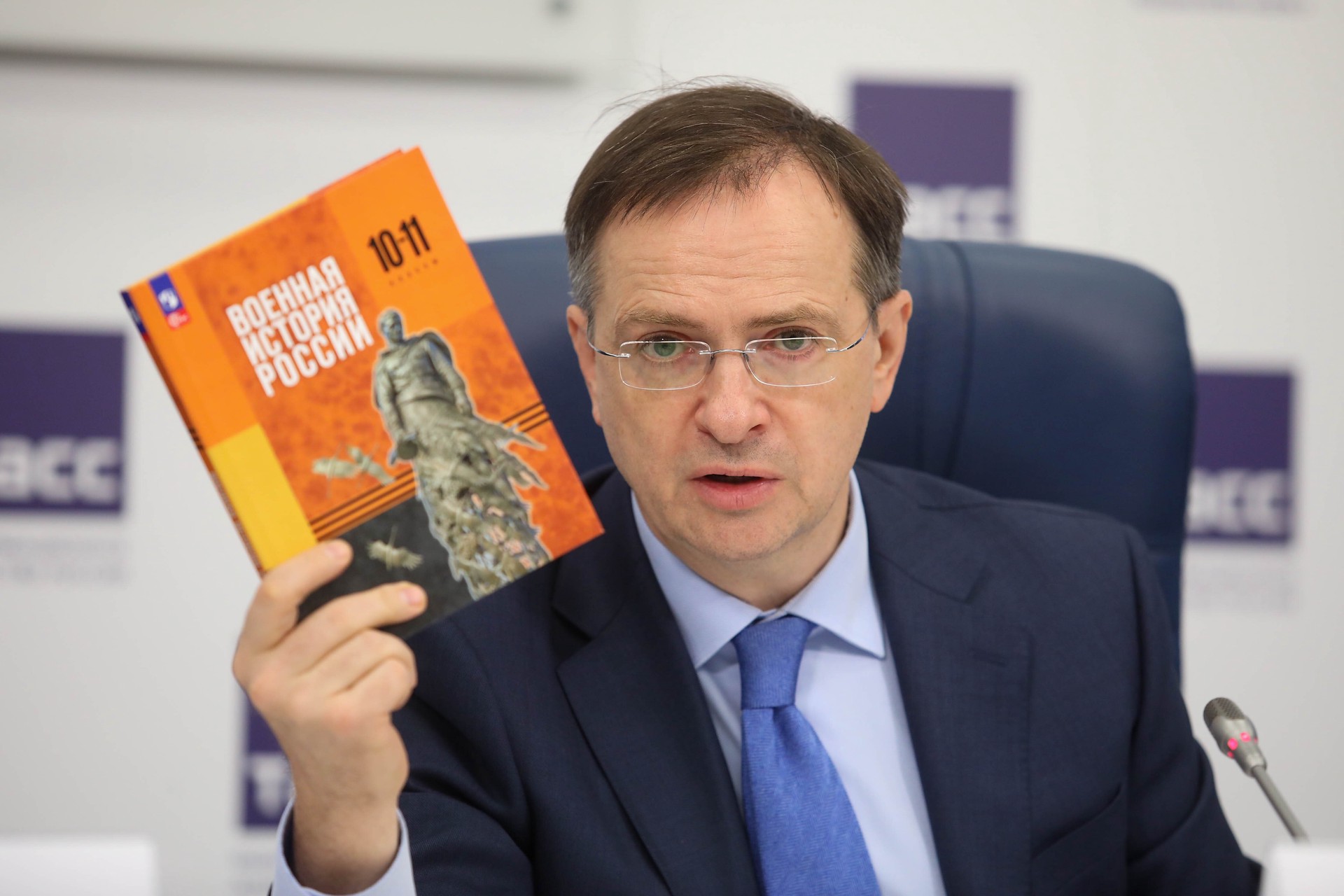 Мединского приговорили на Украине к 10 годам за учебник истории