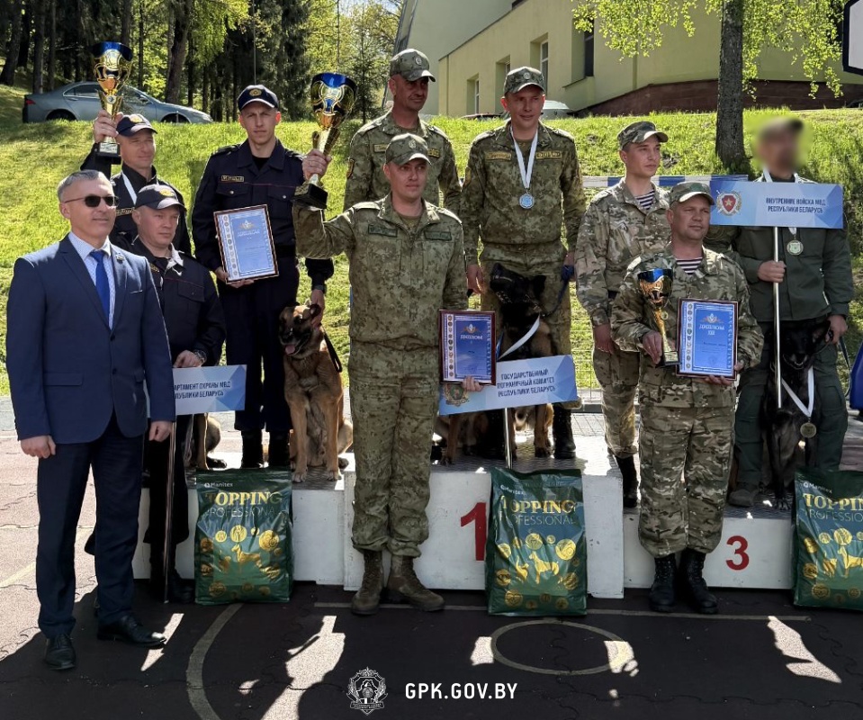 Пограничники четвертый год подряд победили в служебном многоборье кинологов