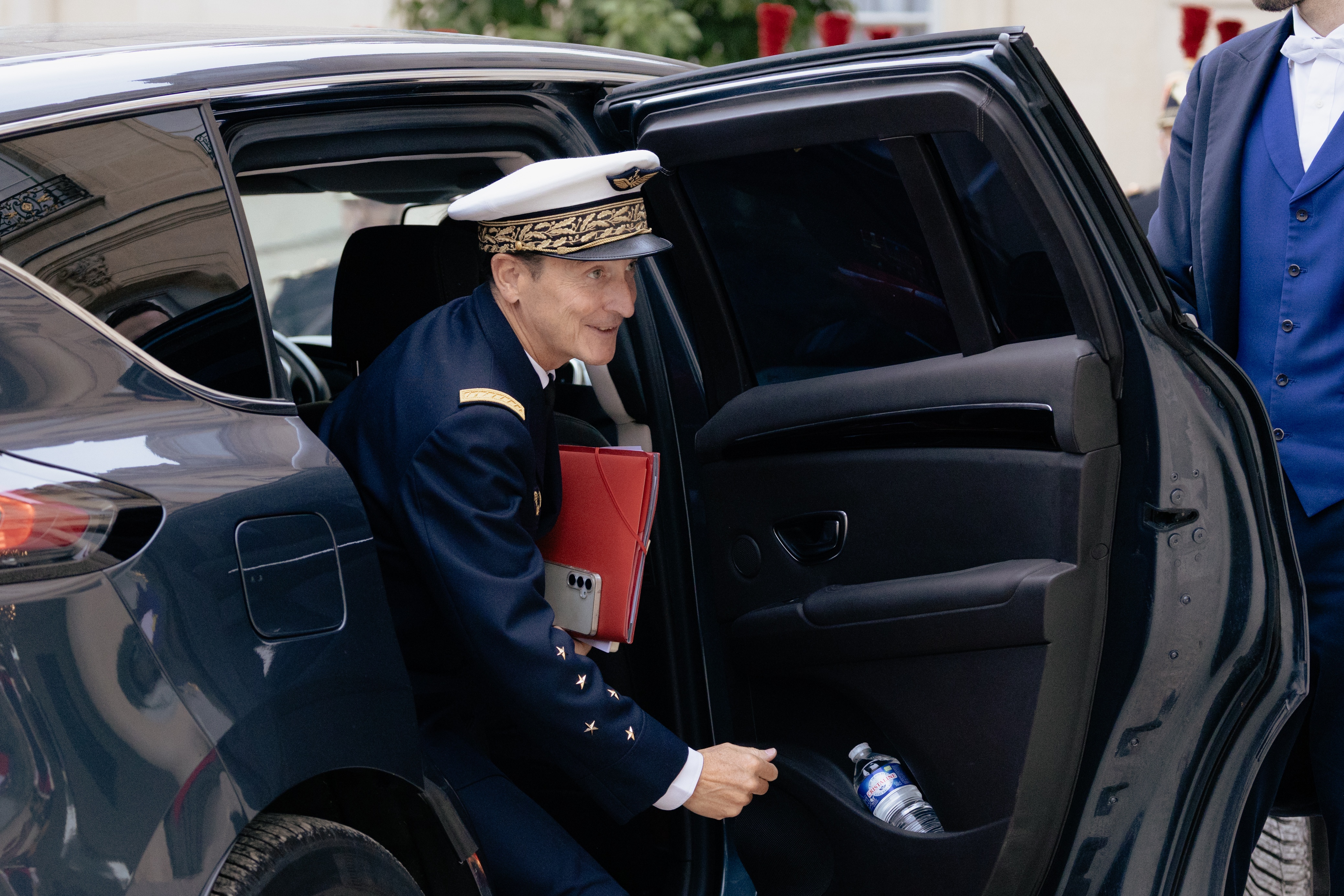 Фабьен (прости, Господи) Мандон призвал французов смириться с гибелью своих детей в «предстоящей войне с Россией».