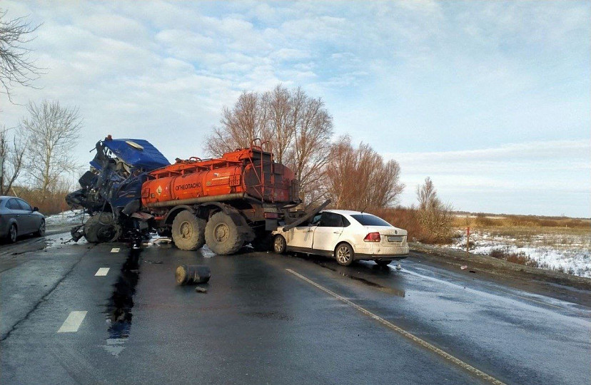 С саратовской фирмы взыскали компенсацию семье погибшего в ДТП
