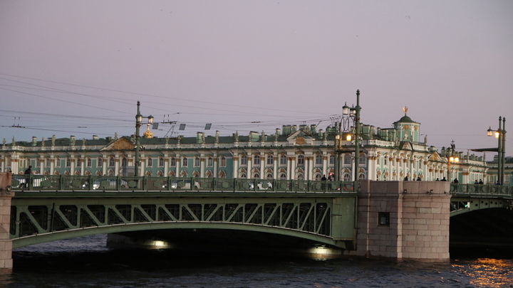 Дворцовый мост в Петербурге запоёт в честь празднования Дня ВМФ