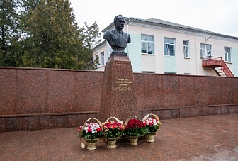  В Карачаево-Черкесии почтили память первого руководителя республики Владимира Хубиева