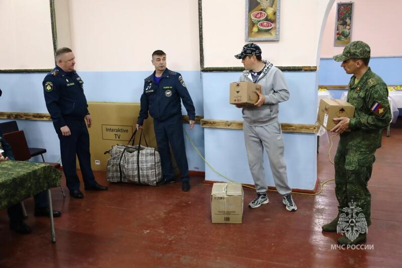Агитбригада ветеранов МЧС России с концертной программой посетила Херсонскую область