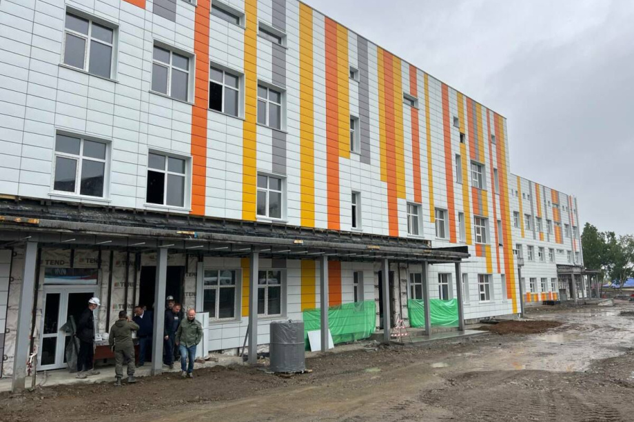 В Елизове завершается строительство нового корпуса школы №1 . kamgov.ru. Фотография 1