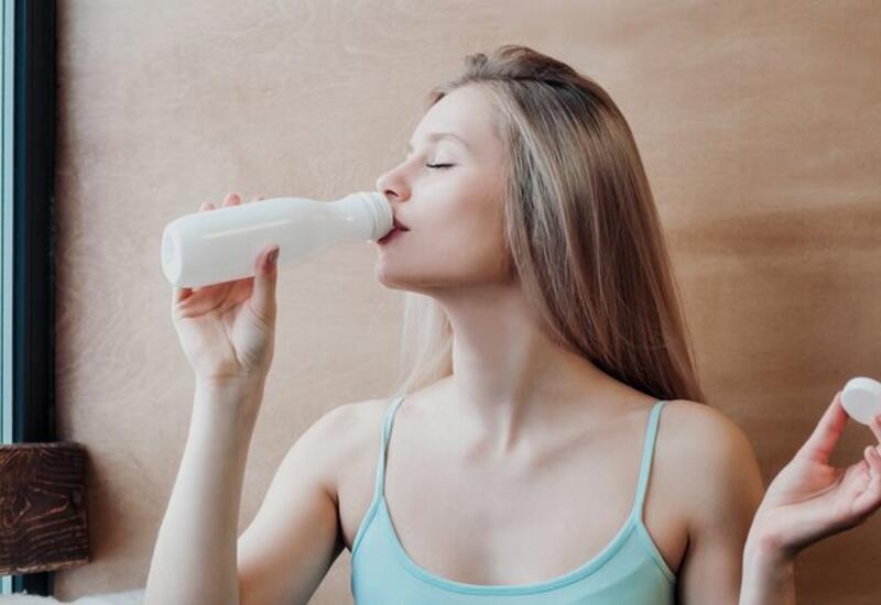 Молоко на ночь польза. Молоко на ночь. Можно ли пить женское молоко взрослому мужчине. Когда можно пить молоко полезно. Чем полезно пить молоко.