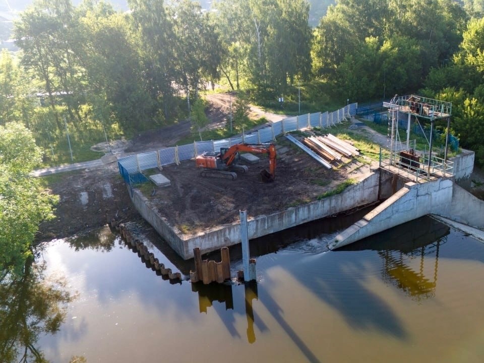 В Серпухове началась реконструкция плотины на реке Нара
