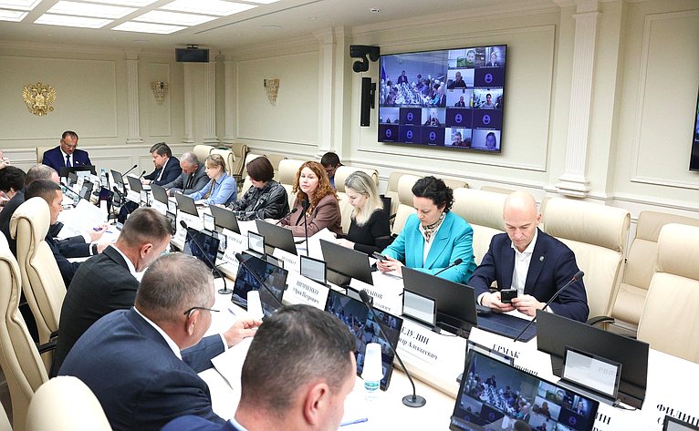 Совещание Комитета Совета Федерации по социальной политике совместно с Комитетом Совета Федерации по экономической политике