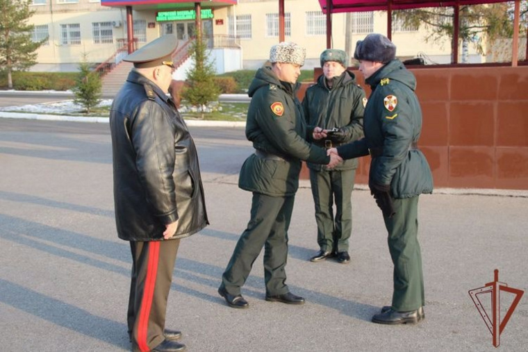 Полковник Юрий Стовбун (в центре слева) временно возглавил Пермский военный институт войск нацгвардии