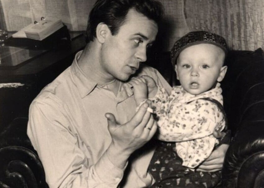 Олег Борисов с сыном Юрой, 1950-е годы