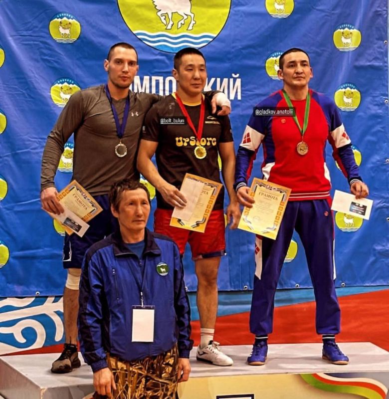 Победители и призёры Республиканского турнира по мас-рестлингу на призы мастеров спорта Томпонского района