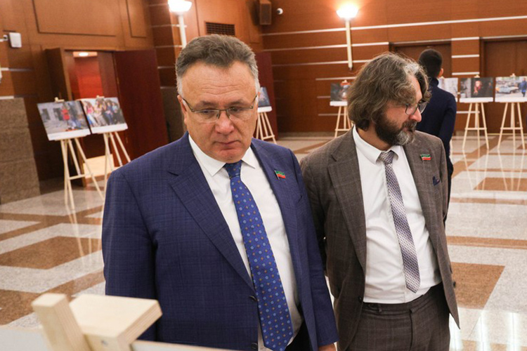 Ильшат Аминов (слева) задался вопросом, не стоит ли создать «какой-то резервный фонд» на случай, если ситуация пойдет по «совсем плохому сценарию»